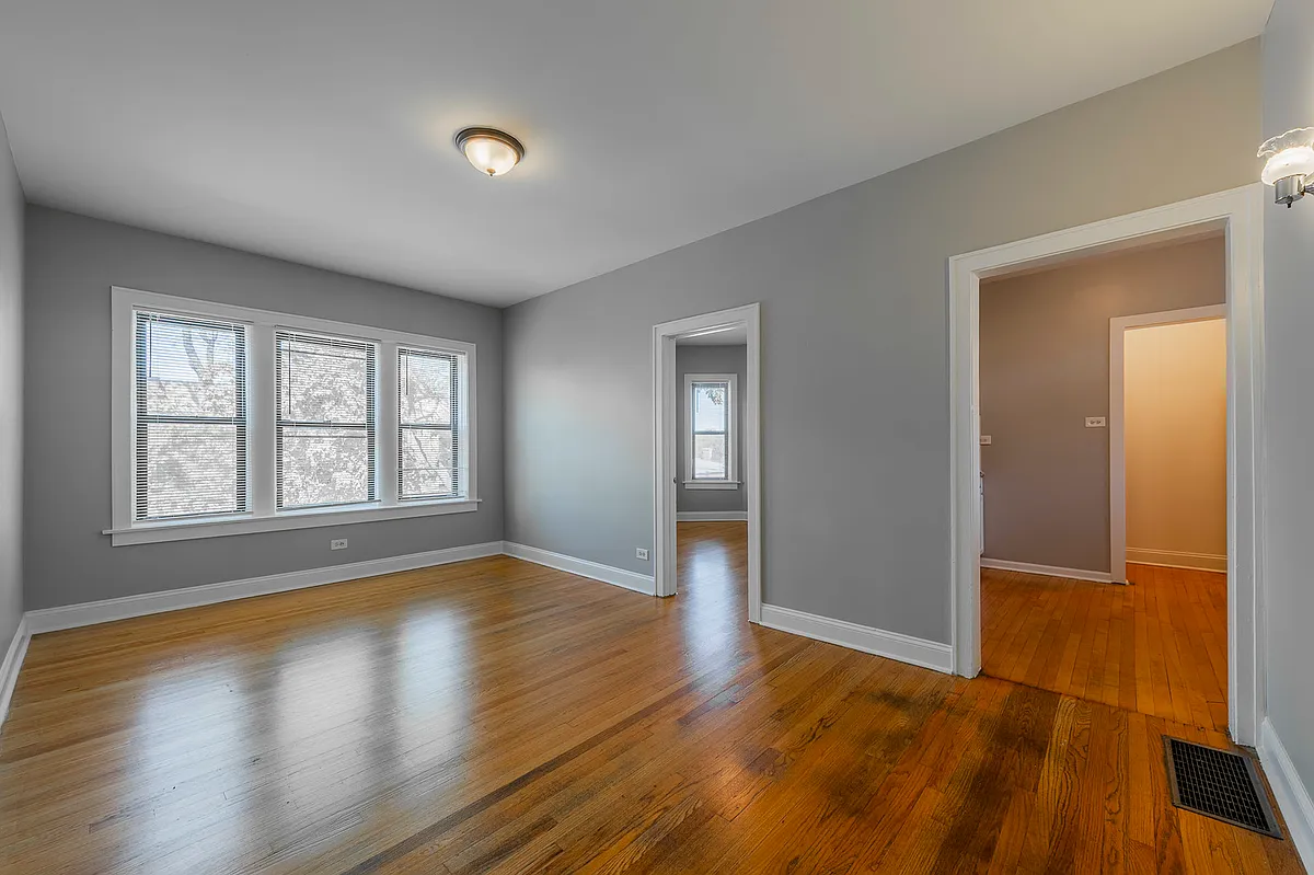 Building Photo - 2056 W Arthur Ave #3W