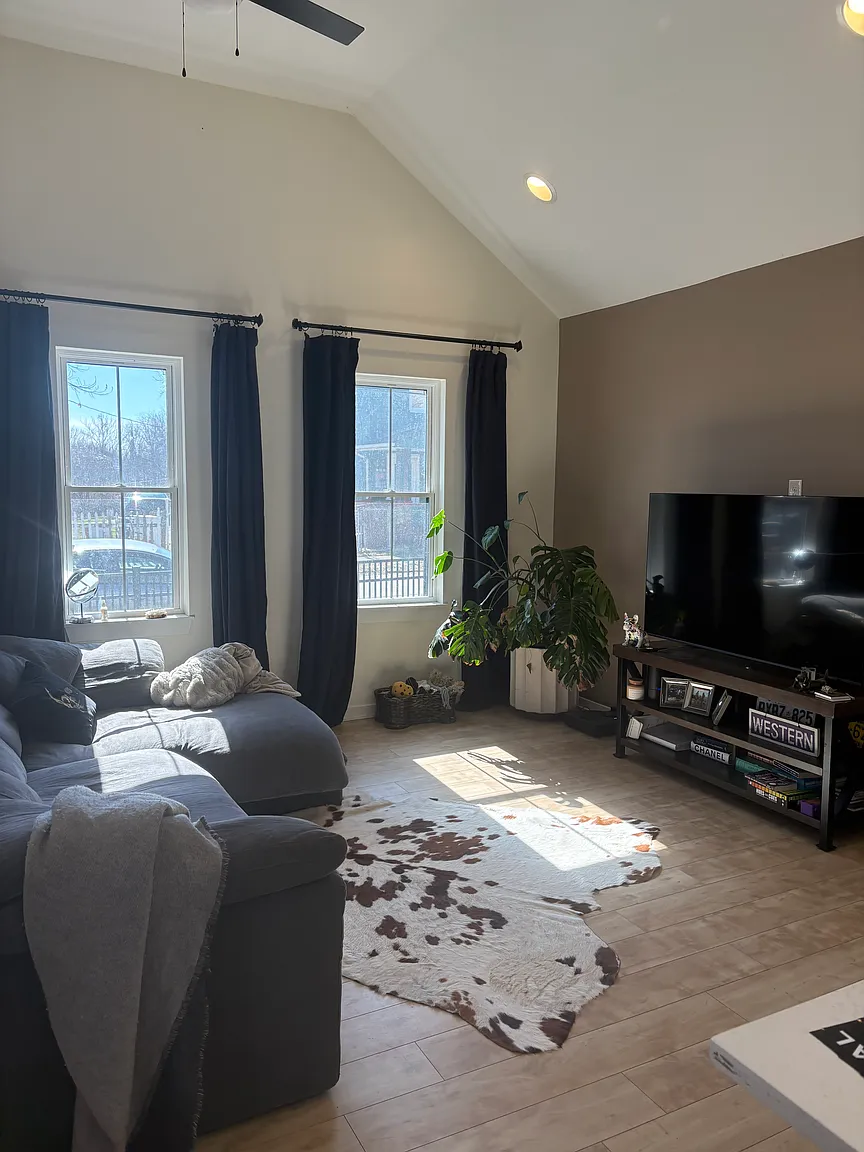 2802 York Ave photo 1