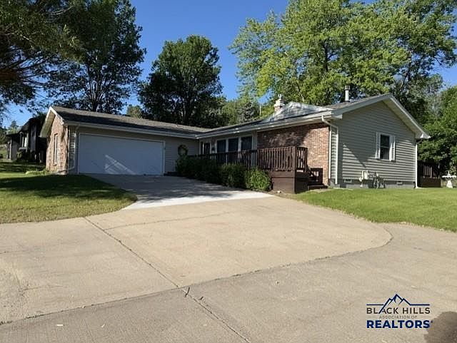 1st image of 2915 Falls Dr