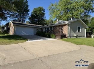 2915 Falls Dr, Rapid City, SD 57702