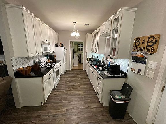 5th image of 42 Suzanne Dr