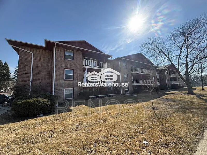 7815 Douglas Ave #102