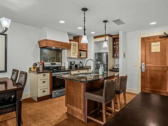 4th image of 173 SW Kananaskis Way #310AB