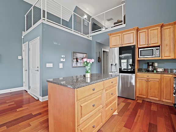 3rd image of 224 E Lloyd St #3