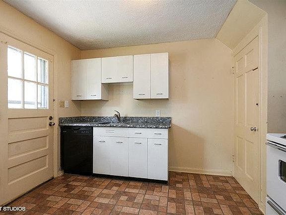 3rd image of 7808 Wyoming St