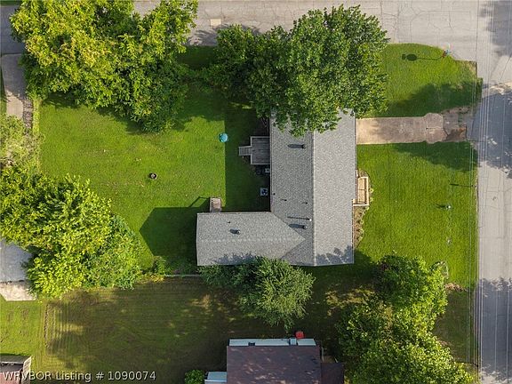 4th image of 702 9th St