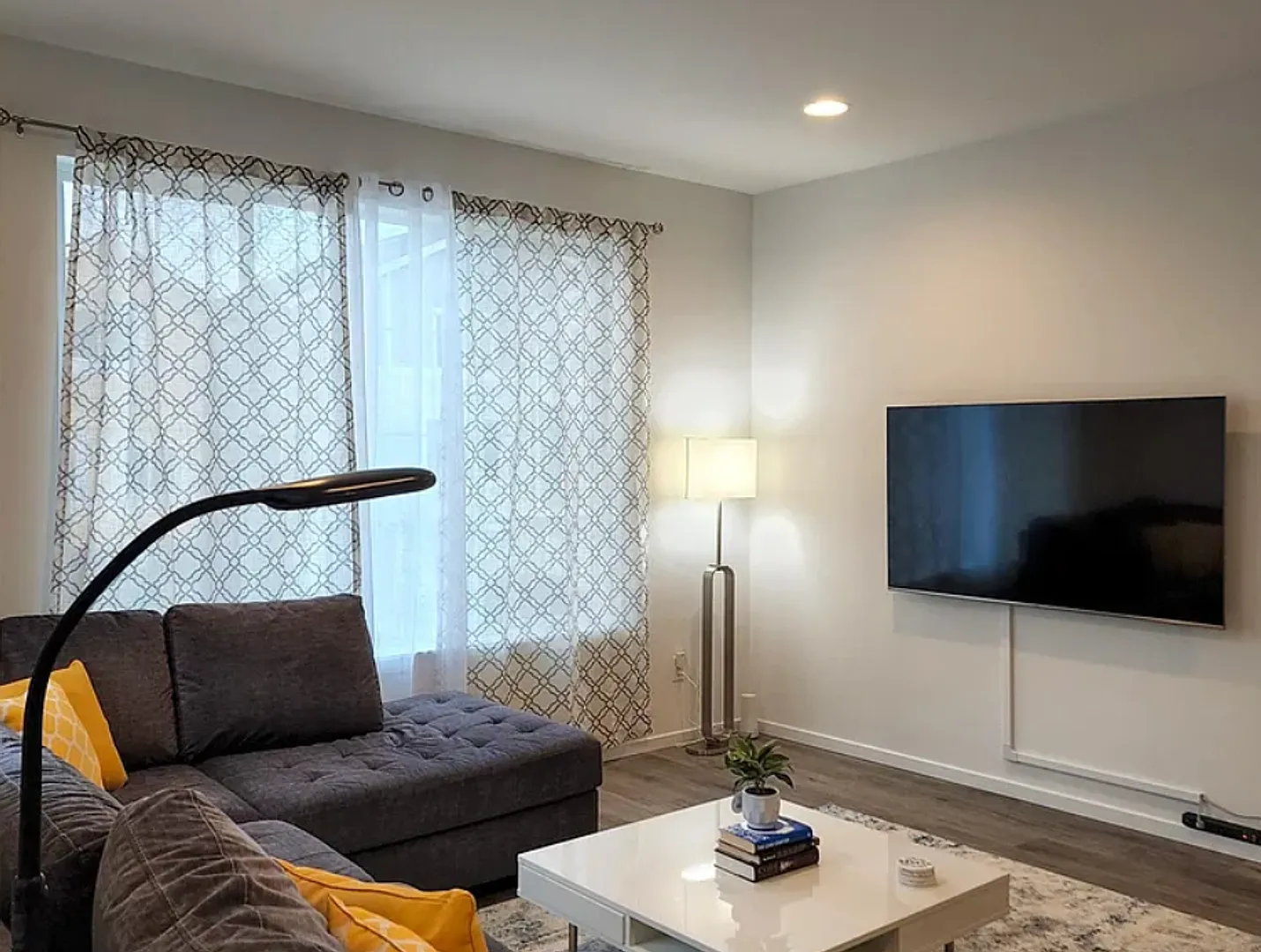 Like New Town Home in Upscale Silverdale — Photo 1