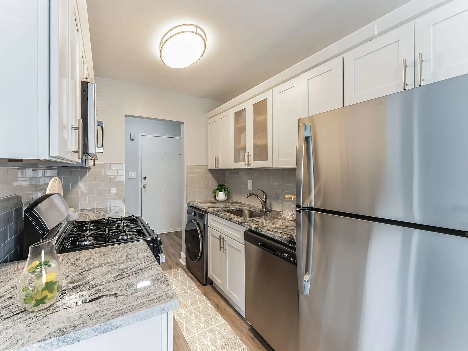 Mid Island Apartments — Photo 2