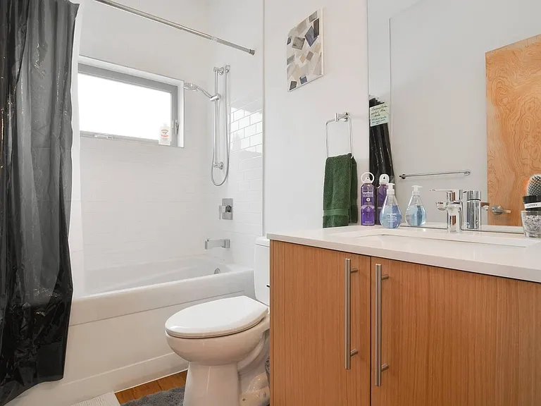 2118 E James St — Photo 14