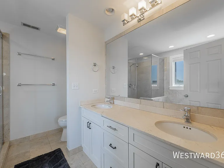 2033 W Superior St #4W — Photo 15