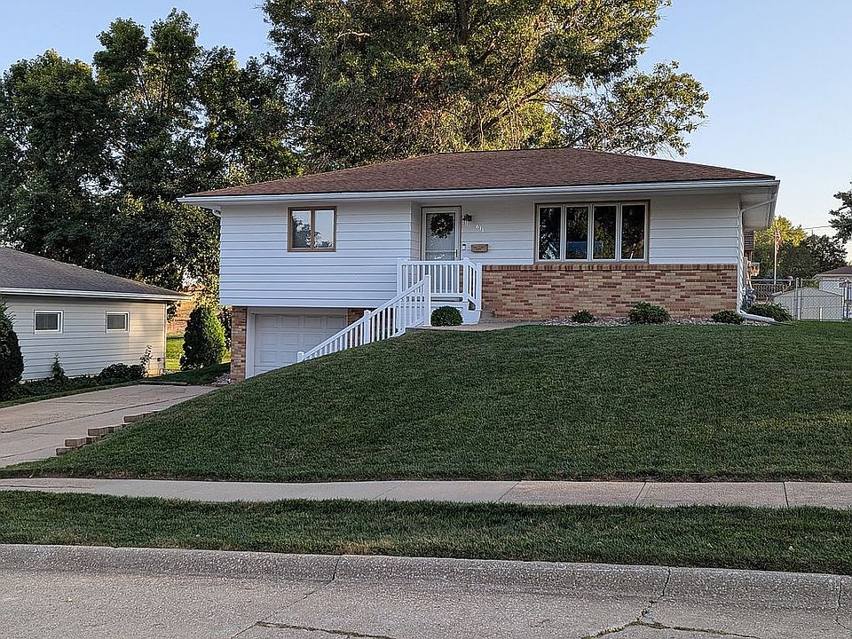 Featuring a 2 car driveway.
