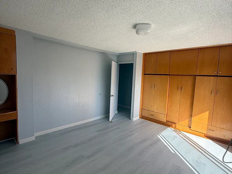 727 University Ave #303 — Photo 4