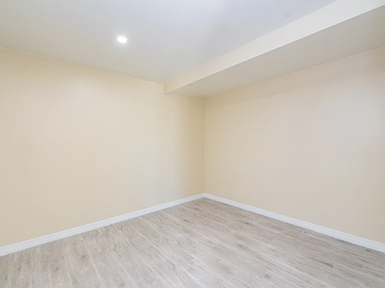 1117 E Illinois St — Photo 9