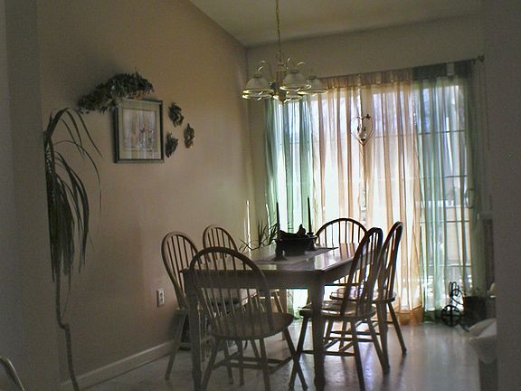 Dinette w/sliding doors to deck