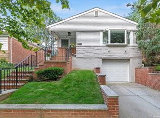 4636 218th St, Bayside, NY 11361