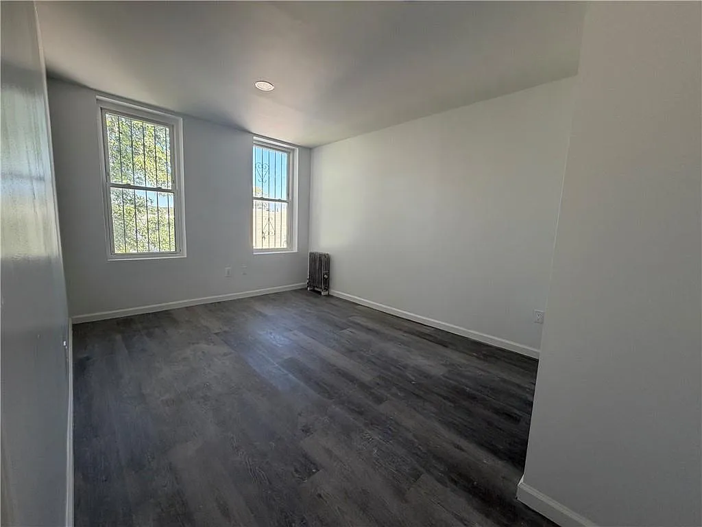 4 bed, 1.0 bath, 1000 sqft, $3,750 — Photo 4