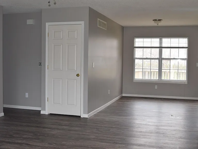 427 S Oak Cir — Photo 2