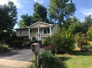 54 Parkwood Rd, Carbondale, IL 62903