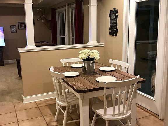 Dining/breakfast area