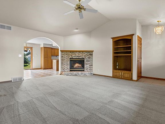 4th image of W2419 Falcon COURT
