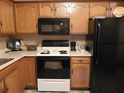 3rd image of 185 Oak Knoll Cir