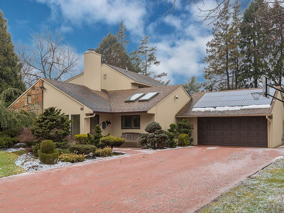 1st image of 49 Barnyard Ln