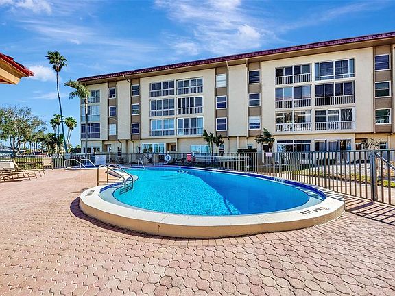 4th image of 113 ISLAND WAY #241
