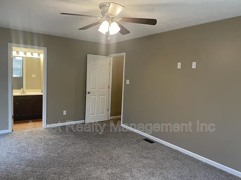 645 Cornerbrook Ln — Photo 8