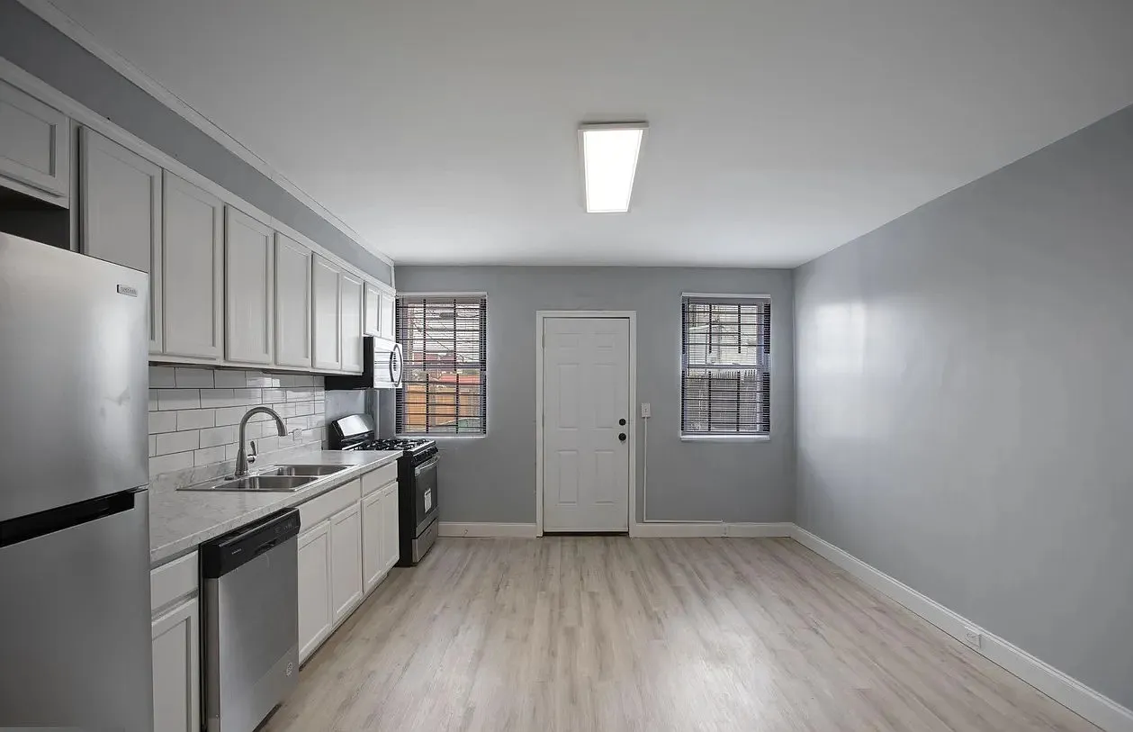 3 bed, 1080 sqft, $1,850 — Photo 3