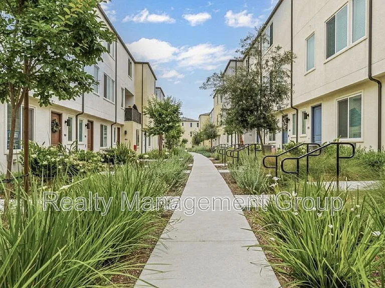 5480 Shorefront Dr #163 — Photo 3