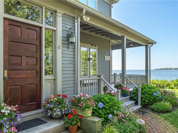 8 Walley St, Bristol, RI 02809