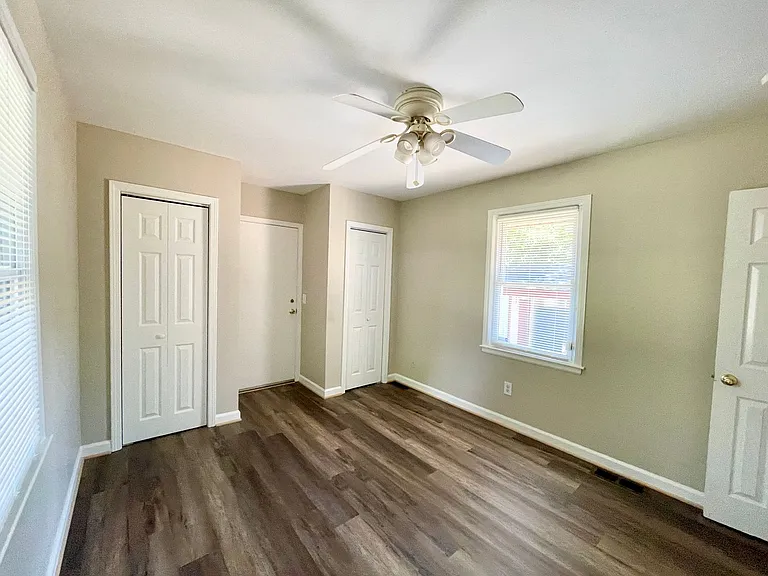 1051 S Holly St — Photo 17