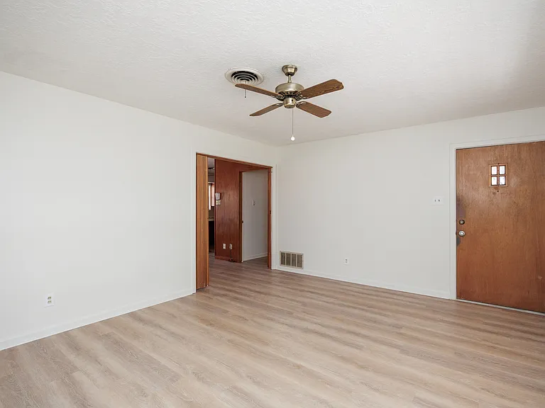 1137 Bradshaw Dr — Photo 13