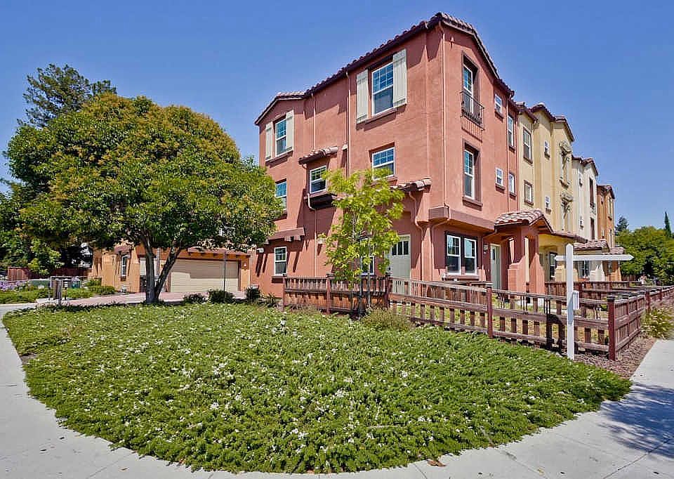 1st image of 402 San Clemente Ter