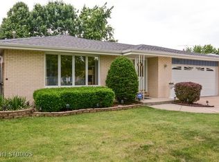 9308 S 69th Ct, Oak Lawn, IL