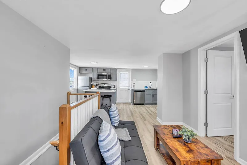 Winter Rental September 2026 Through April 2027 - 2BR Apt - Top Floor - Newly Updated — Photo 2