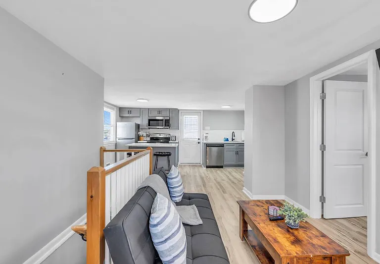 113 E Rio Grande Ave #3 — Photo 2