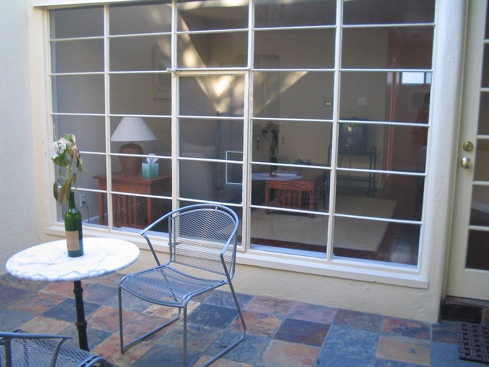 1st image of 555 Forest Ave #5