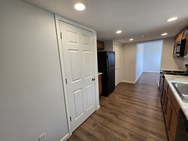 904 W Welsh St #B — Photo 5
