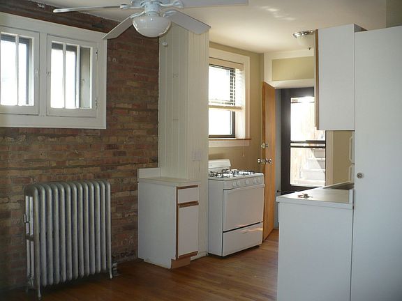 2nd image of 915-23 W George St #915-3A