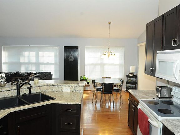 3rd image of 2858 Parkwalk Dr