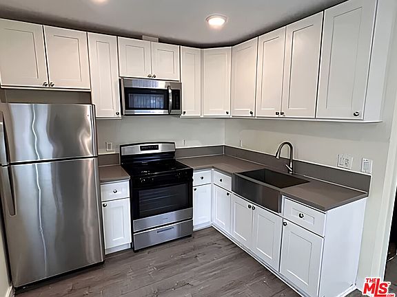 4th image of 125 E 104th St