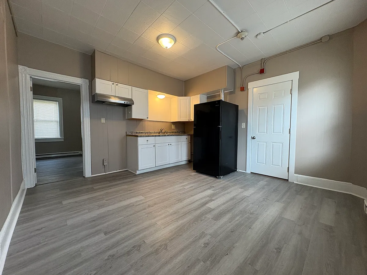 Building Photo - 9 Putnam St #1F