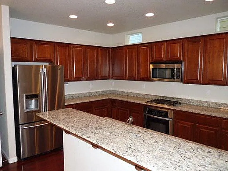 3738 SE Oakleaf St — Photo 3