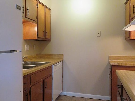 3rd image of 2062 Bruins Dr