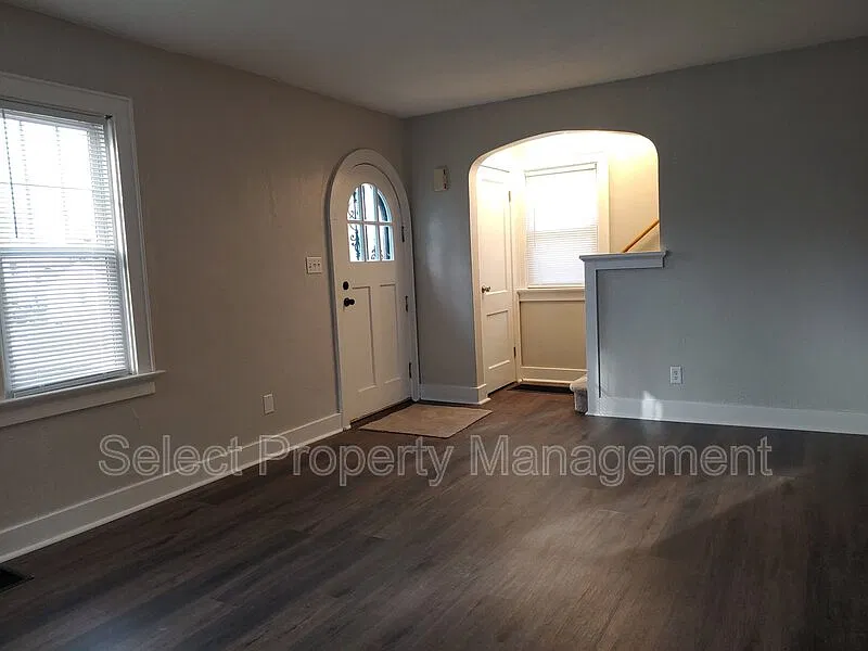 3 bed, 1.0 bath, 1216 sqft, $1,575 — Photo 3