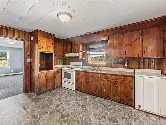4th image of 1110 Murphy Rd