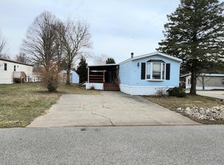 71 Dogwood Ct, Muskegon, MI 49445