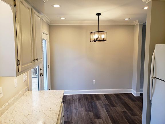 5th image of 575 Nina Pl