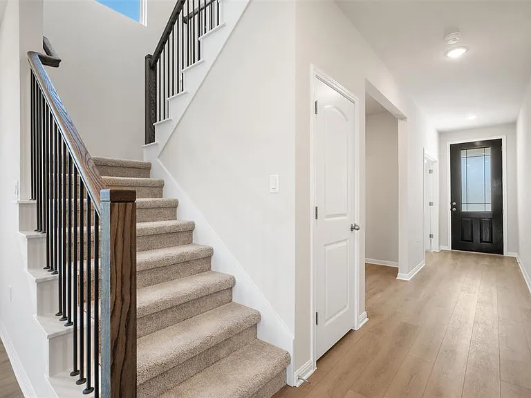 113 Coleto Trl — Photo 2